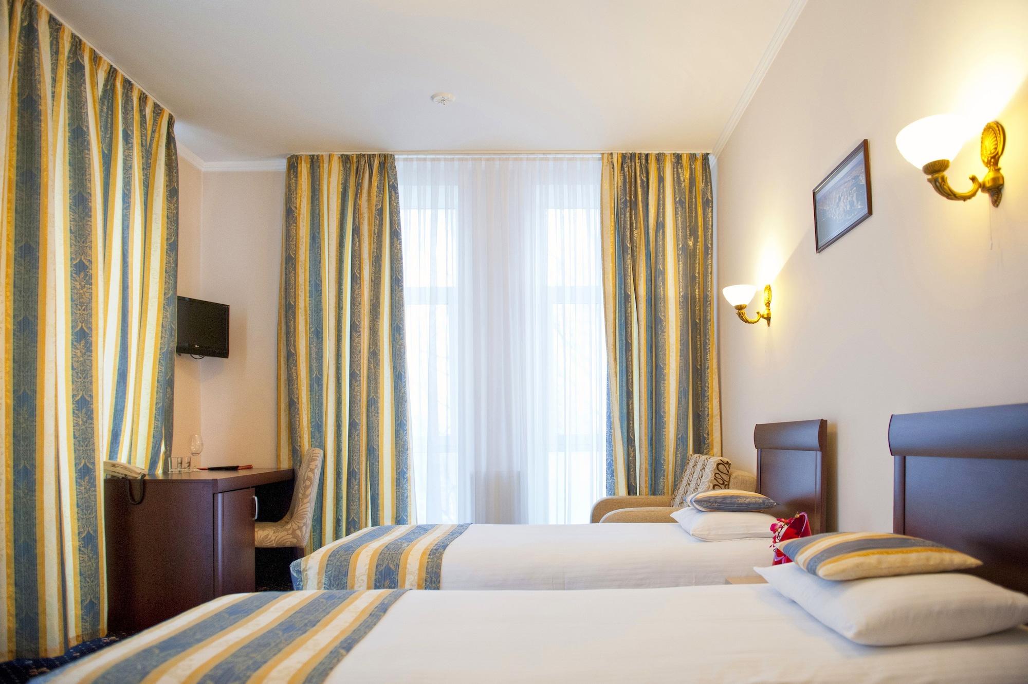 Manhattan Hotel & Restaurant Chisinau Exterior photo