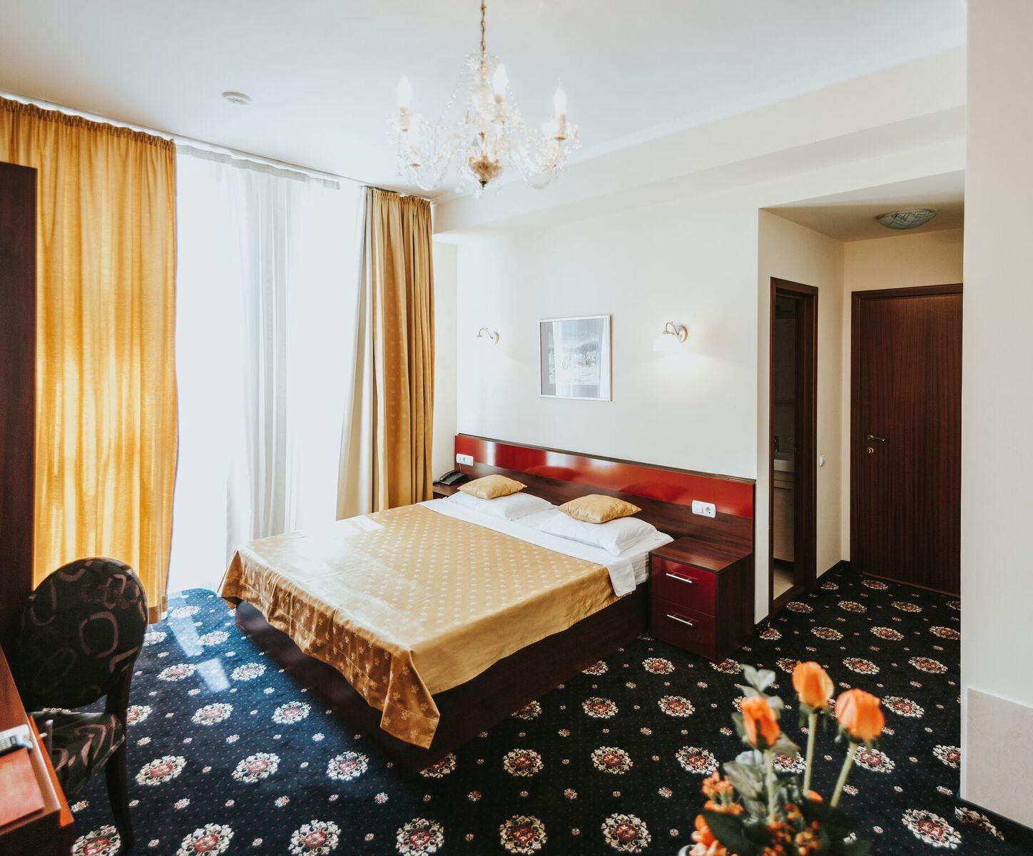 Manhattan Hotel & Restaurant Chisinau Exterior photo