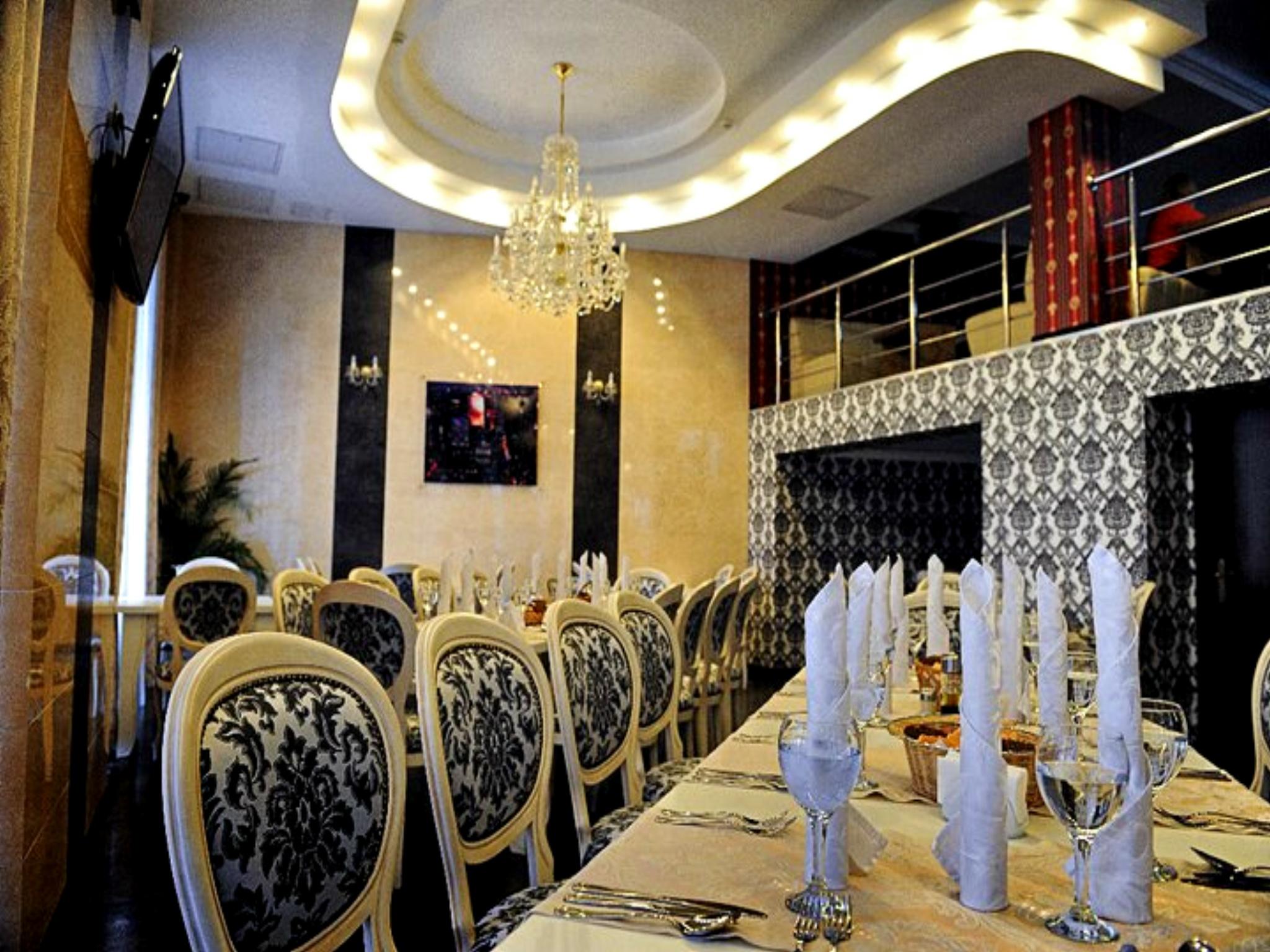 Manhattan Hotel & Restaurant Chisinau Exterior photo