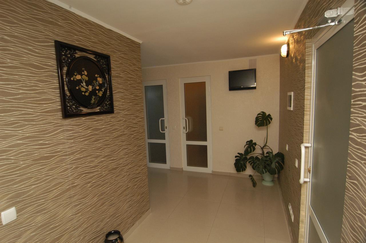 Manhattan Hotel & Restaurant Chisinau Exterior photo