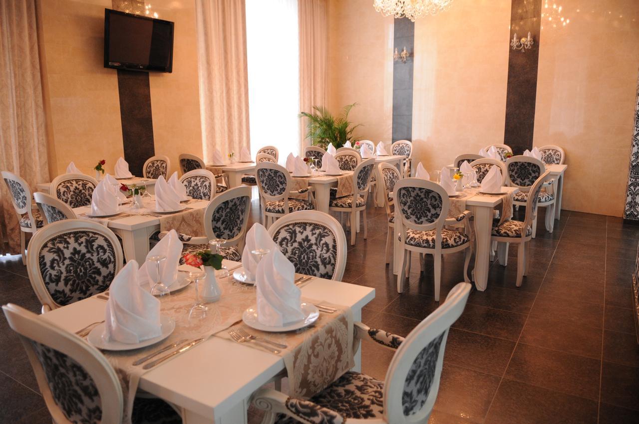Manhattan Hotel & Restaurant Chisinau Exterior photo